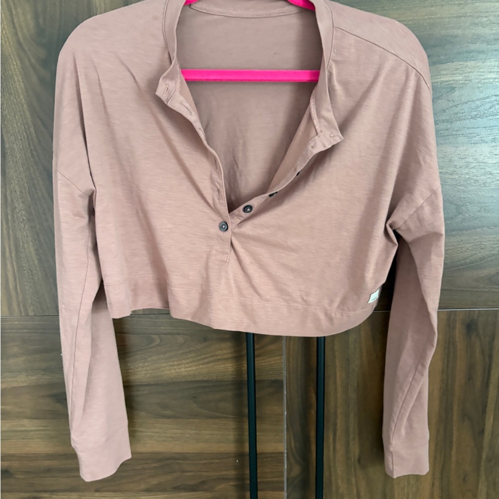 Vuori Women's muted mauve Button Down Crop Top